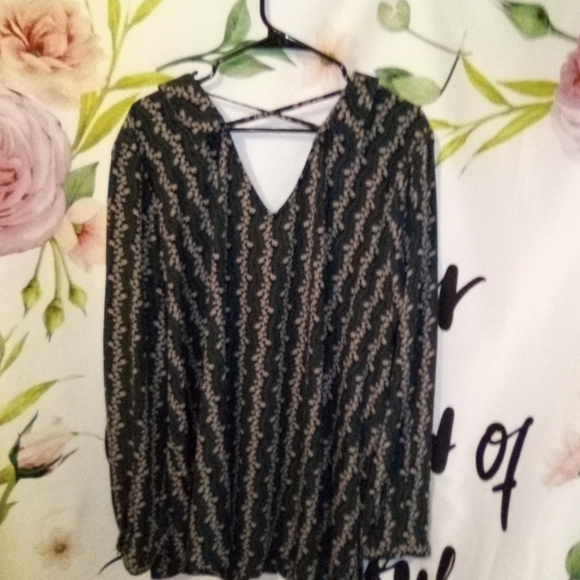 Skies are blue 3X Floral Blouse - Picture 5 of 7